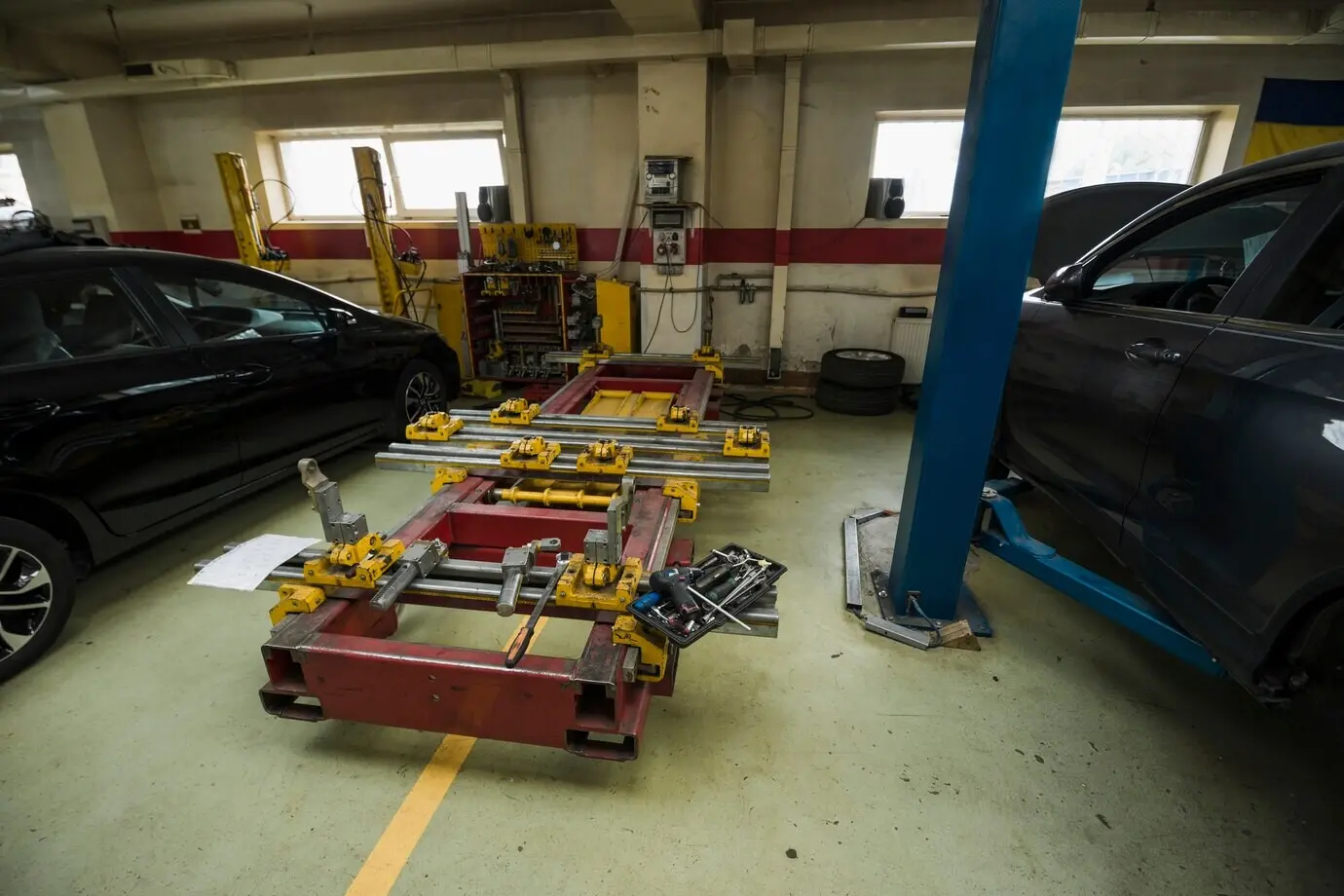 Bitte sende den vollständigen Beschreibungstext, den ich auf Deutsch umformulieren soll.